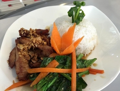 Garlic Crispy Pork ໝູທອດກະທຽມ